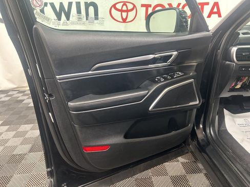 Used 2025 Kia Telluride S image 23