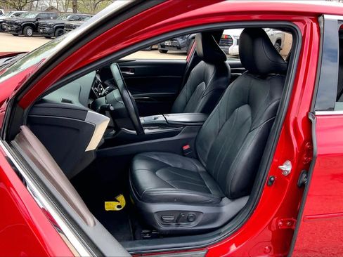 Used 2022 Toyota Avalon XLE w/ Moonroof Package image 7