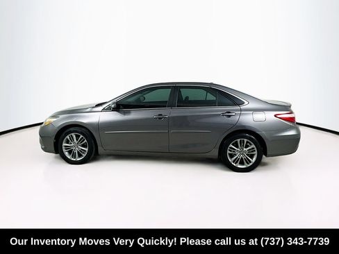 Used 2017 Toyota Camry SE w/ Moonroof Package FWD image 4