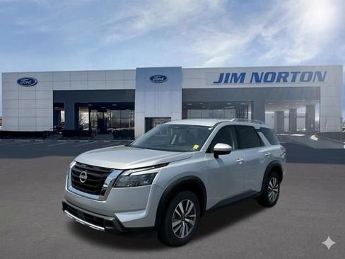 Used 2025 Nissan Pathfinder SL AWD/4WD image 10