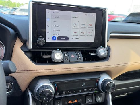 Used 2023 Toyota RAV4 XLE Premium image 6