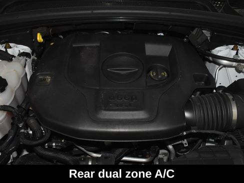 Used 2023 Jeep Grand Cherokee Summit AWD/4WD image 9