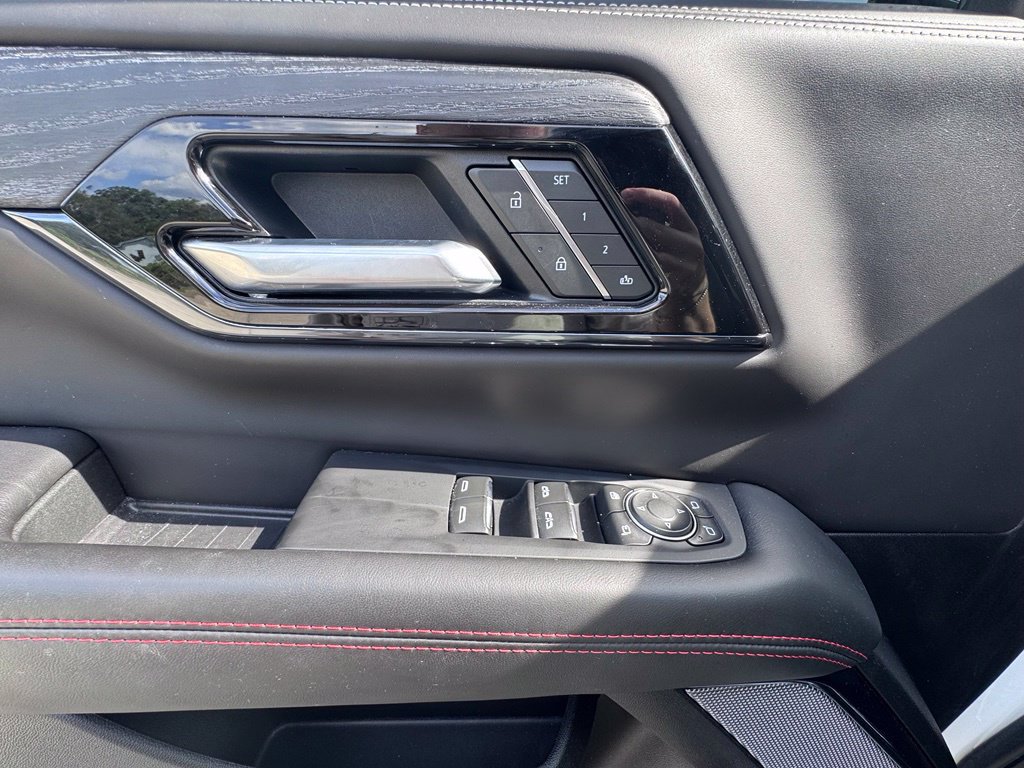 Used 2025 GMC Yukon AT4 Ultimate AWD/4WD image 13