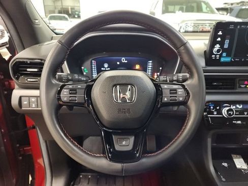 Certified 2025 Honda Pilot Black Edition image 19