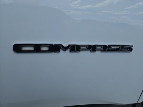 Used 2023 Jeep Compass Limited image 38