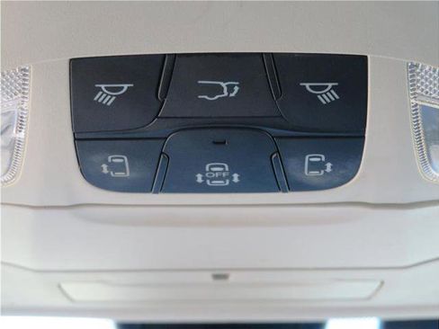 Used 2017 Chrysler Pacifica Touring-L Plus FWD image 29