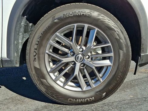 Used 2024 Nissan Rogue S image 8