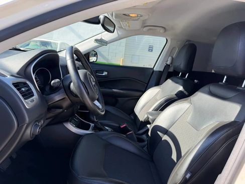 Used 2018 Jeep Compass Latitude w/ Popular Equipment Group FWD image 11