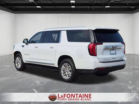 Used 2024 GMC Yukon XL SLT w/ SLT Luxury Package AWD/4WD image 3