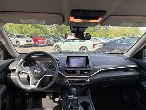 Used 2025 Nissan Altima 2.5 SV FWD image 29