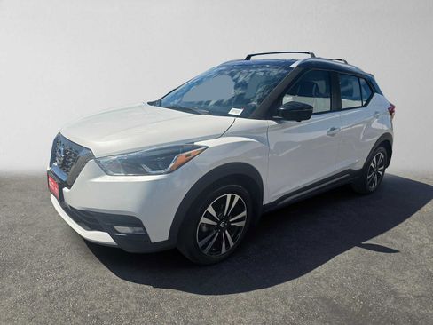 Used 2020 Nissan Kicks SR w/ SR Premium Package FWD image 7