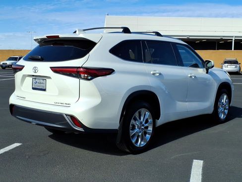 Used 2021 Toyota Highlander Limited image 7
