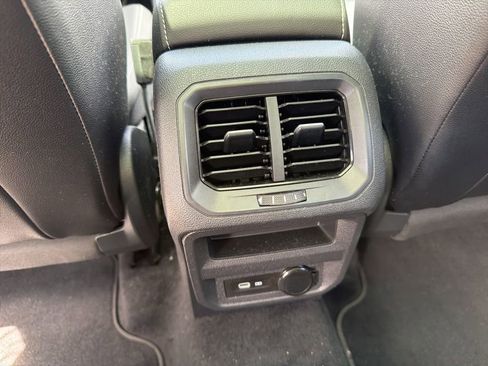 Used 2022 Volkswagen Tiguan SE image 13