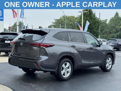 Used 2024 Toyota Highlander LE FWD image 3