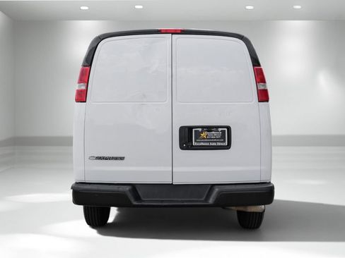 Used 2019 Chevrolet Express 2500 w/ Driver Convenience Package RWD image 7