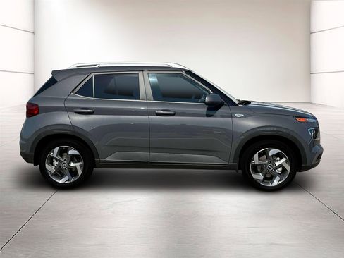 New 2025 Hyundai Venue SEL image 9