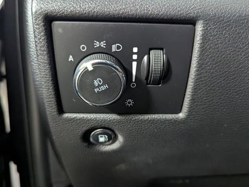 Used 2019 Jeep Grand Cherokee Limited RWD image 15