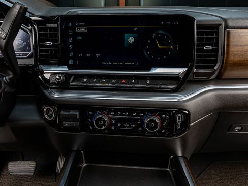 Used 2024 Chevrolet Silverado 2500 High Country w/ High Country Premium Package AWD/4WD image 23