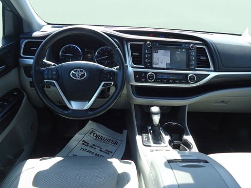 Used 2018 Toyota Highlander Limited Platinum AWD/4WD image 12