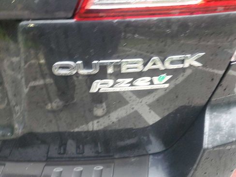 Used 2011 Subaru Outback 2.5i Limited image 14