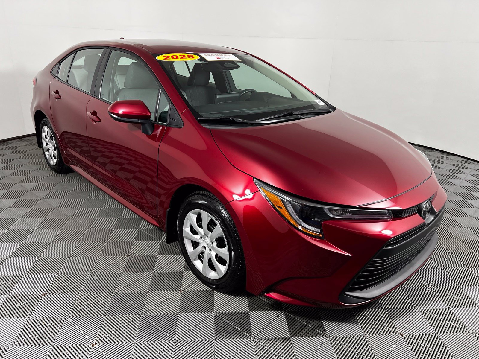 Certified 2025 Toyota Corolla LE FWD image 3