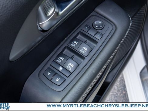 New 2025 Chrysler Pacifica Select w/ Uconnect Theater Family Group image 17