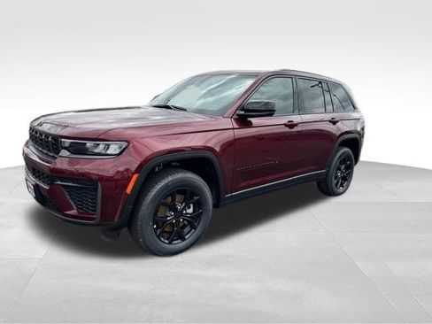 New 2026 Jeep Grand Cherokee Altitude image 3
