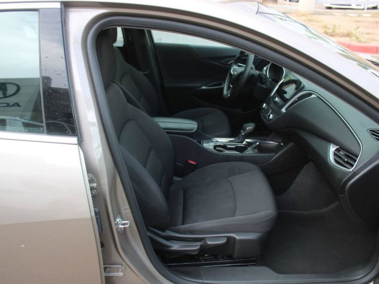 Used 2023 Chevrolet Malibu LT FWD image 14