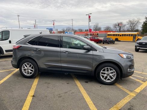Used 2024 Ford Edge SEL w/ Convenience Package image 6