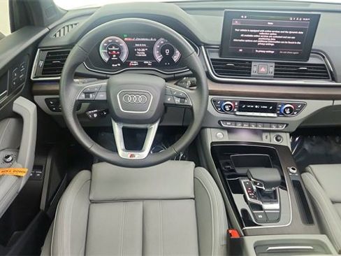 Used 2024 Audi Q5 e Prestige w/ Prestige Package image 38