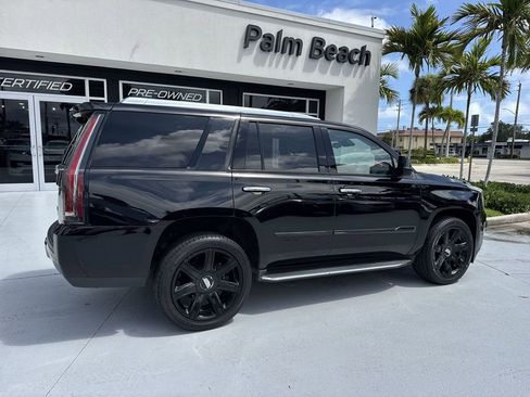 Used 2020 Cadillac Escalade Luxury AWD/4WD image 4