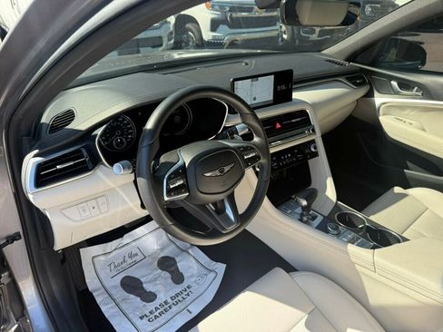Used 2025 Genesis G70 2.5T image 3