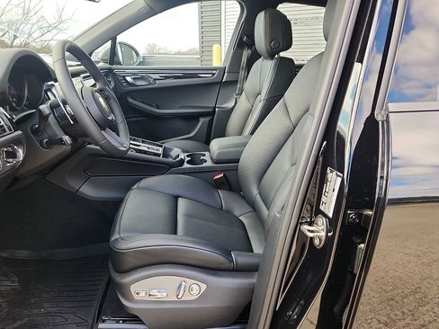 New 2026 Porsche Macan Turbo image 5