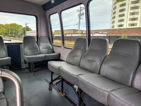 Used 2014 Ford E-350 and Econoline 350 Super Duty image 10