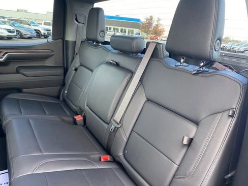 Certified 2024 GMC Sierra 1500 SLT image 18