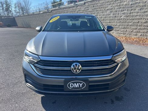 Used 2024 Volkswagen Jetta SE image 6