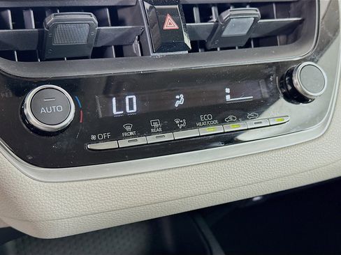 Used 2025 Toyota Corolla LE image 23