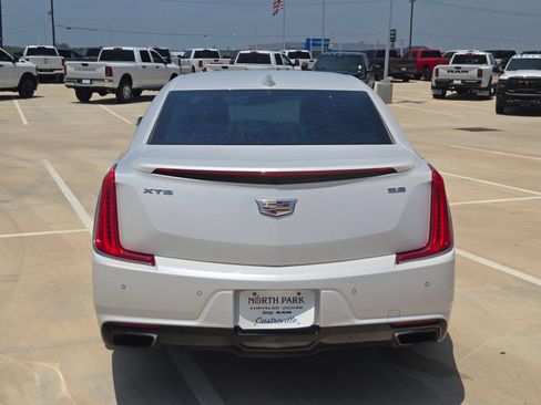 Used 2018 Cadillac XTS Luxury w/ Driver Awareness Package FWD image 4