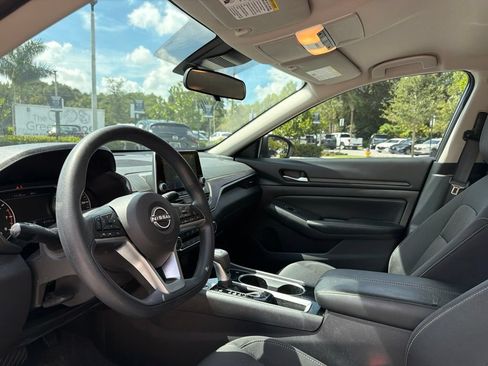 Used 2024 Nissan Altima 2.5 SV FWD image 16