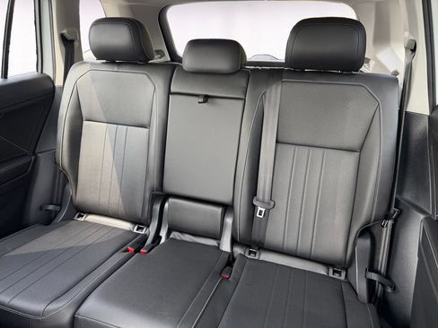 Used 2022 Volkswagen Tiguan SE w/ Panoramic Sunroof Package AWD/4WD image 13