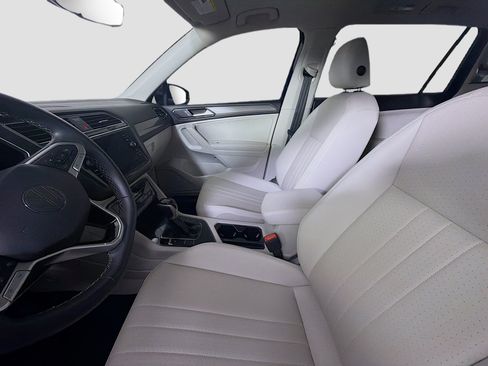 Used 2023 Volkswagen Tiguan SE w/ Panoramic Sunroof Package FWD image 13
