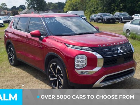 Used 2023 Mitsubishi Outlander SE FWD image 2