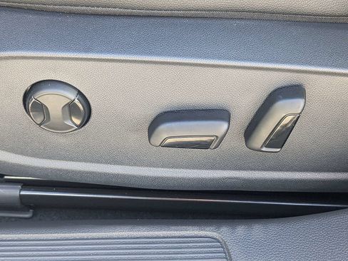 Used 2025 Volkswagen Jetta SE w/ Sunroof Package FWD image 19