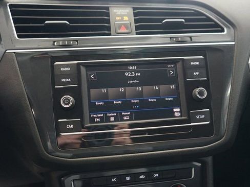 Used 2018 Volkswagen Tiguan S image 31