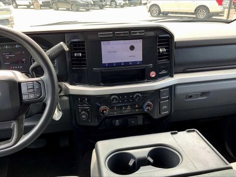 Used 2024 Ford F250 XLT image 6