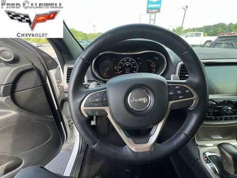 Used 2017 Jeep Grand Cherokee Laredo AWD/4WD image 17