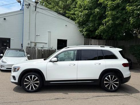 Used 2023 Mercedes-Benz GLB 250 4MATIC w/ Premium Package image 3
