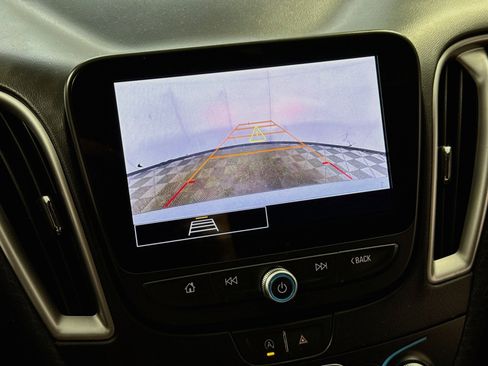 Used 2025 Chevrolet Malibu LT FWD image 3