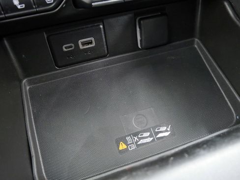 Used 2023 Chevrolet Suburban Premier image 27