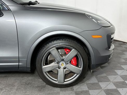 Used 2016 Porsche Cayenne Turbo AWD/4WD image 13